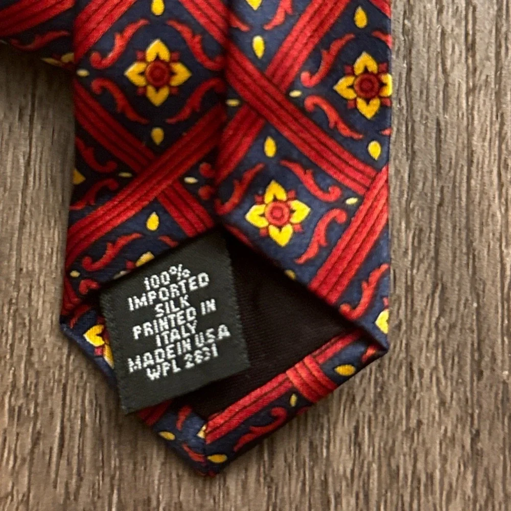 Vintage Courreges homme paris Elegant Red Patterned Men's Tie